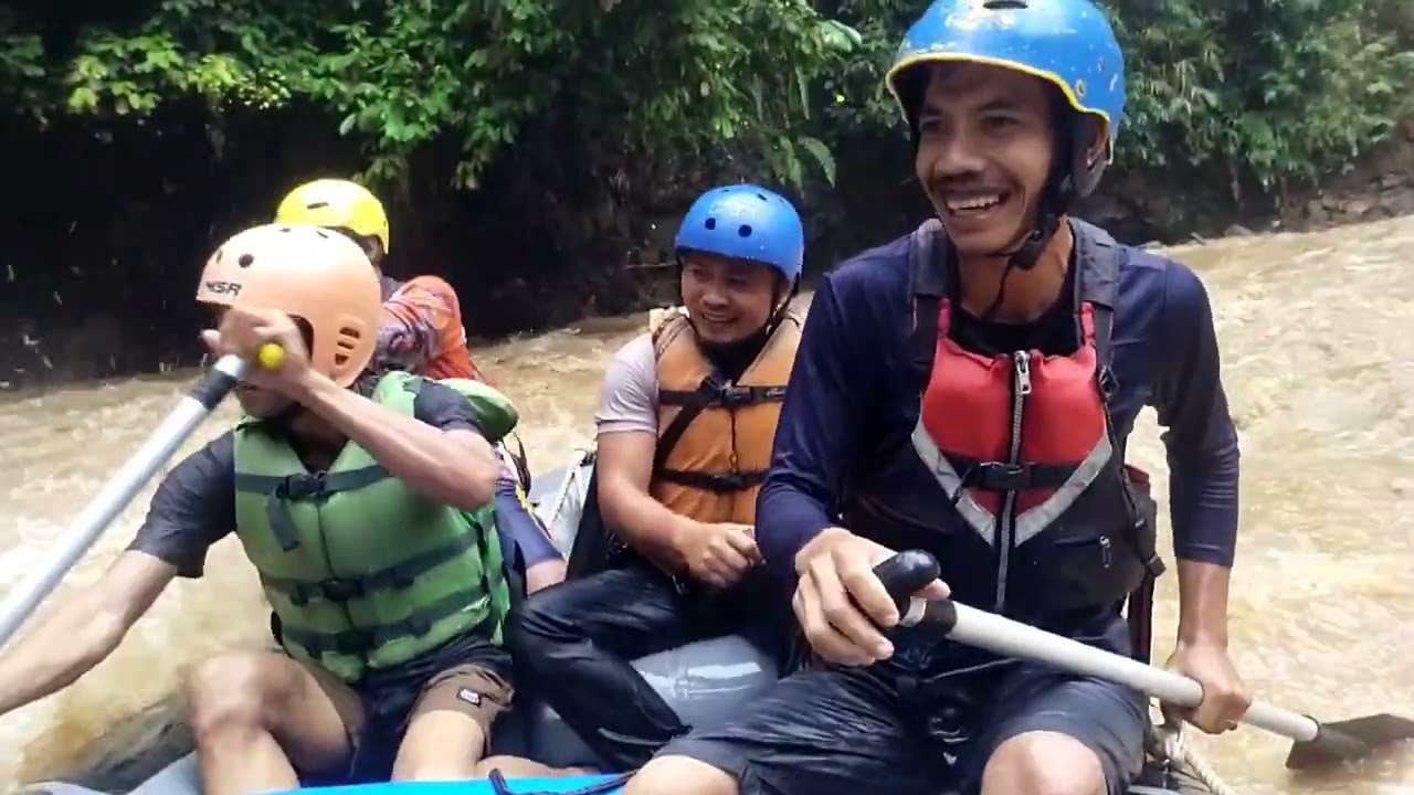 ADVENTURE CHALLENGE EXPERT RAFTING SUBANG ARUNG JERAM SUBANG UNIVERSAL INDONESIA
