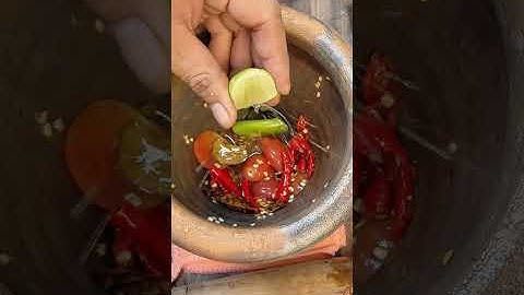 “How to make REAL Thai papaya salad (Som Tam) step by step 🇹🇭🔥”