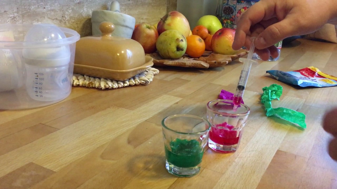 Eksperyment soda, olej, ocet i krepina.