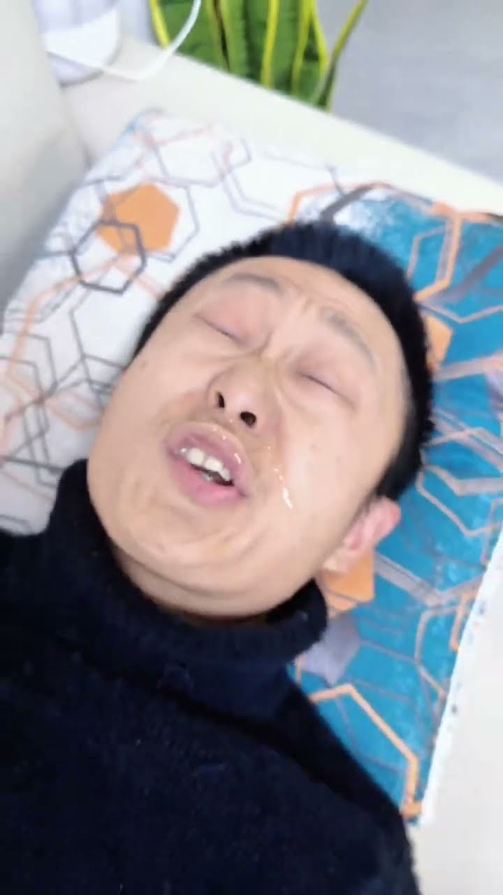 爸爸又在睡懒觉，给你来块柠檬尝尝！#Cute baby#Cute#呆萌小米宝#聪明宝宝#萌娃