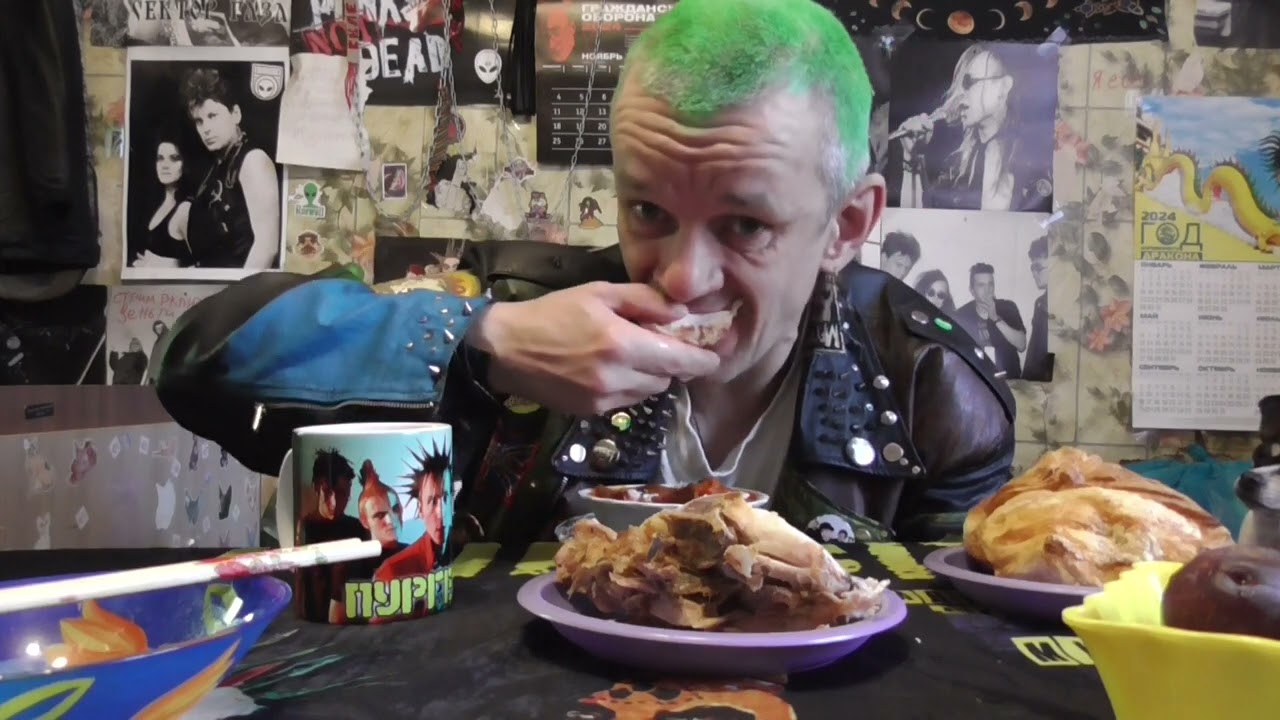 мукбанк варёная картошка с чеснаком огурцом пол цыплёнка тобака булочка с корицей  хачепури  бакложа