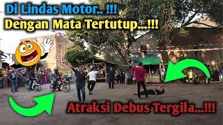 Atraksi Debus Tergila. Di Lindas Motor Dengan Mata TerTutup..!!!