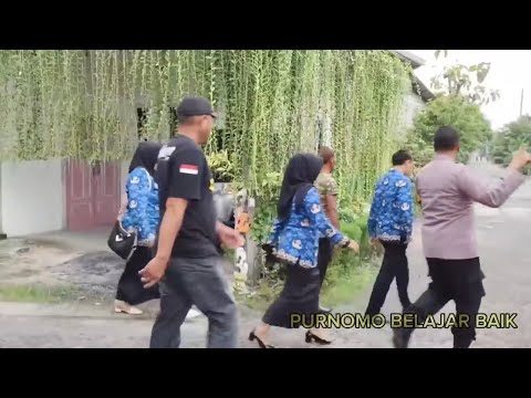 PULIUHAN TAHUN KELILING KAMPUNG,,PEMUDA LAMONGAN DIJEMPUT PAK PURNOMO UNTUK BEROBAT.IBU NANGIS HARU