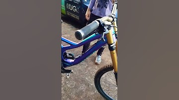 SPECIALIZED DEMO 8 WITH A FOX 40 AND AN AMAZING COLOR