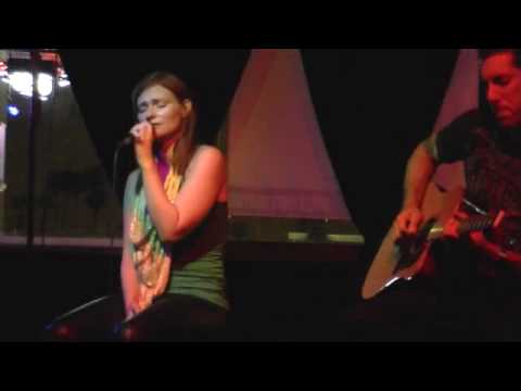 Guarda Allison Gray "Ours" su YouTube Guarda Allison Gray "Ours" su YouTube