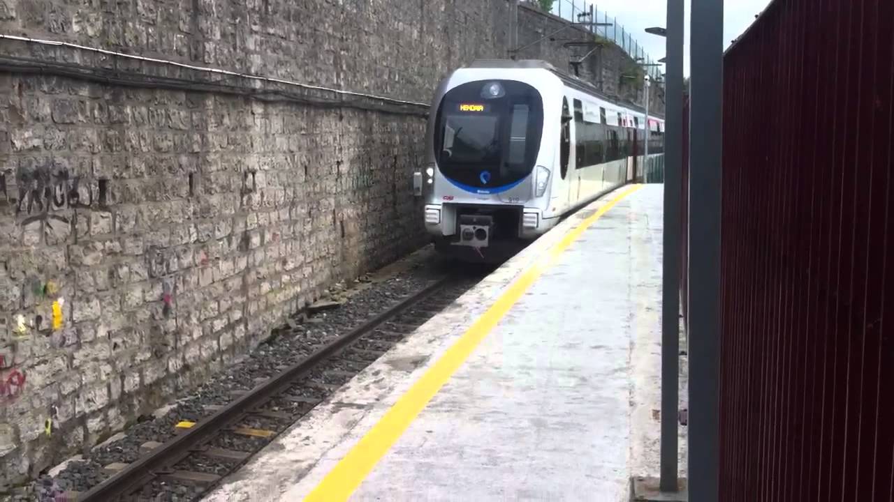 Euskotren UT 900 Llegando a Hendaia