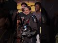 Pedro Pascal aparece en Disneyland vestido como su personaje en “The Mandalorian”