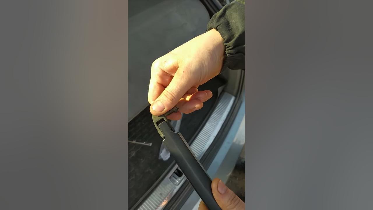 Поводок заднего дворника Ауди а6с6 авант - YouTube