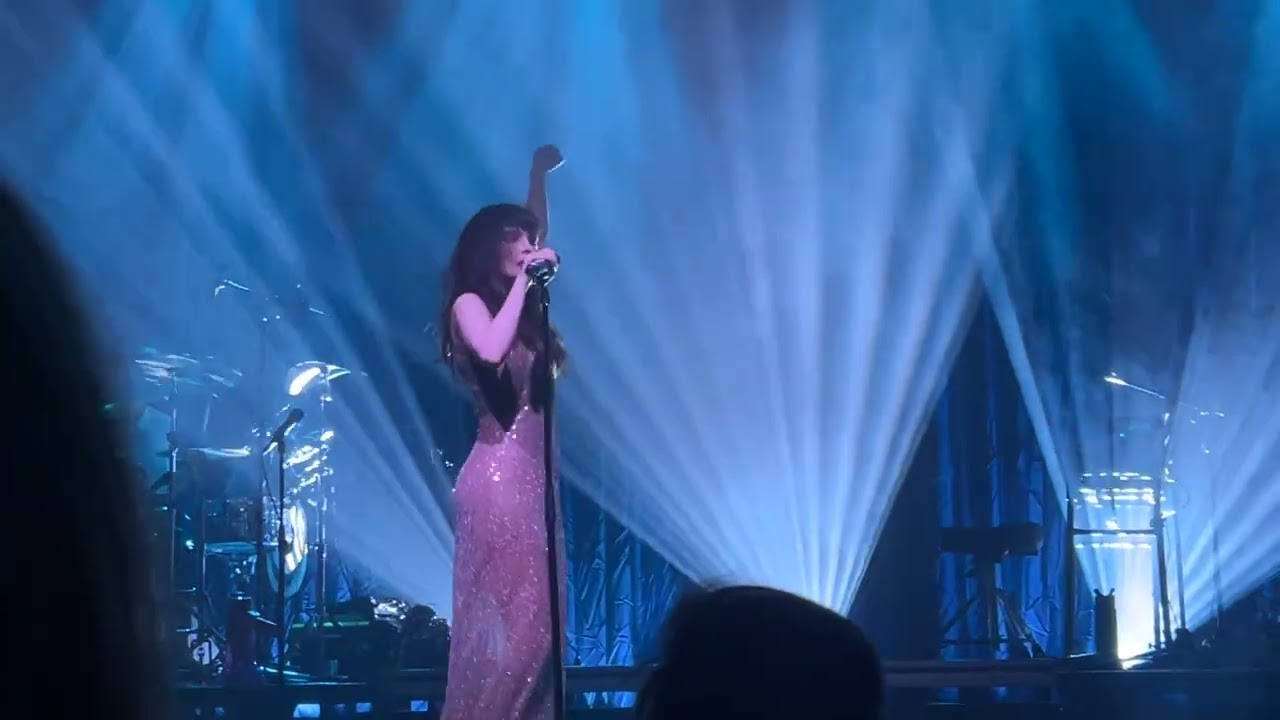 Lauren Mayberry -Bitter Sweet Symphony (Thalia Hall, Chicago IL - 02.05.25) CHVRCHES