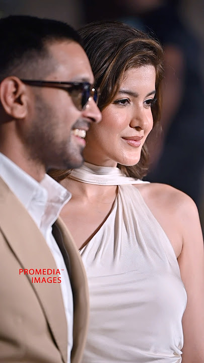 Shanaya Kapoor and Vikrant Massey does talking with their on premiere night | ProMedia