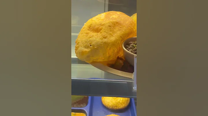 Most expensive chole bhature, 180 rupees ki 1 plate #foodie #streetfoodindia #streetfood