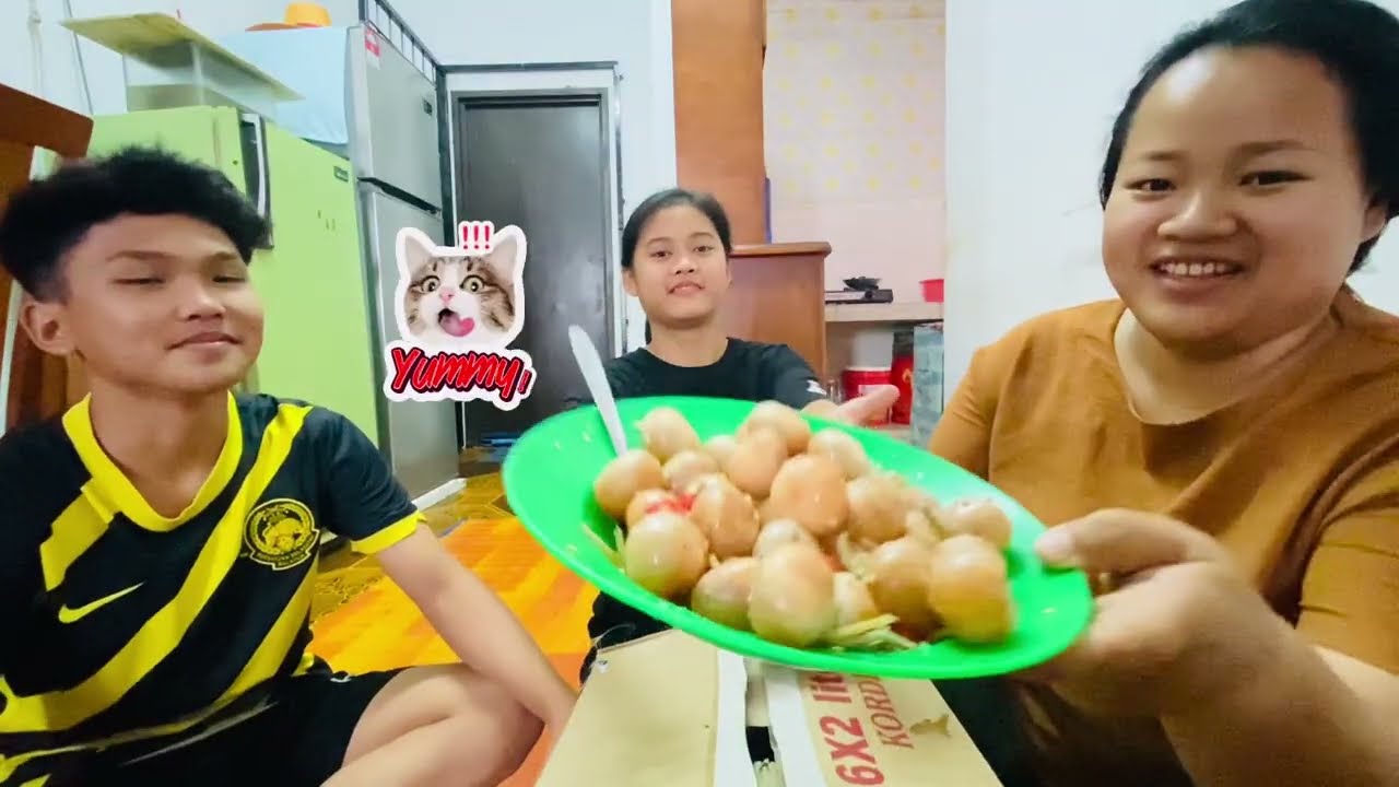 Makai buah maram masam // Andrew enggau Thak nyadi Tukang masak 