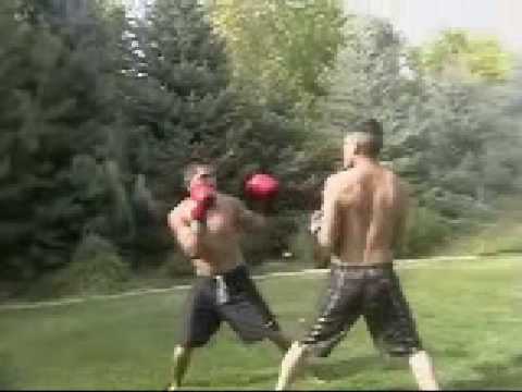 BROTHERS BOXING STEVE VS LACE