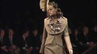 06 07 McQueen Women AW 2006 2007 - The Widows of Culloden