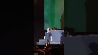 Matt Bennett juega y hace trucos en la canción de Zac Efron en High School Musical