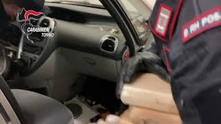 Nellauto Del Corriere Della Droga Chili Di Cocaina Nascosti Nel Cruscotto