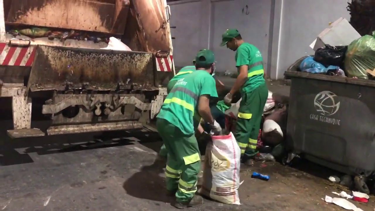 مهندسي النظافة  بين مرارة العمل و تفهم المواطننين