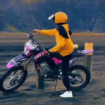 story wa cewek cantik hijab naik motor KLX || makin tambah uwu uwu