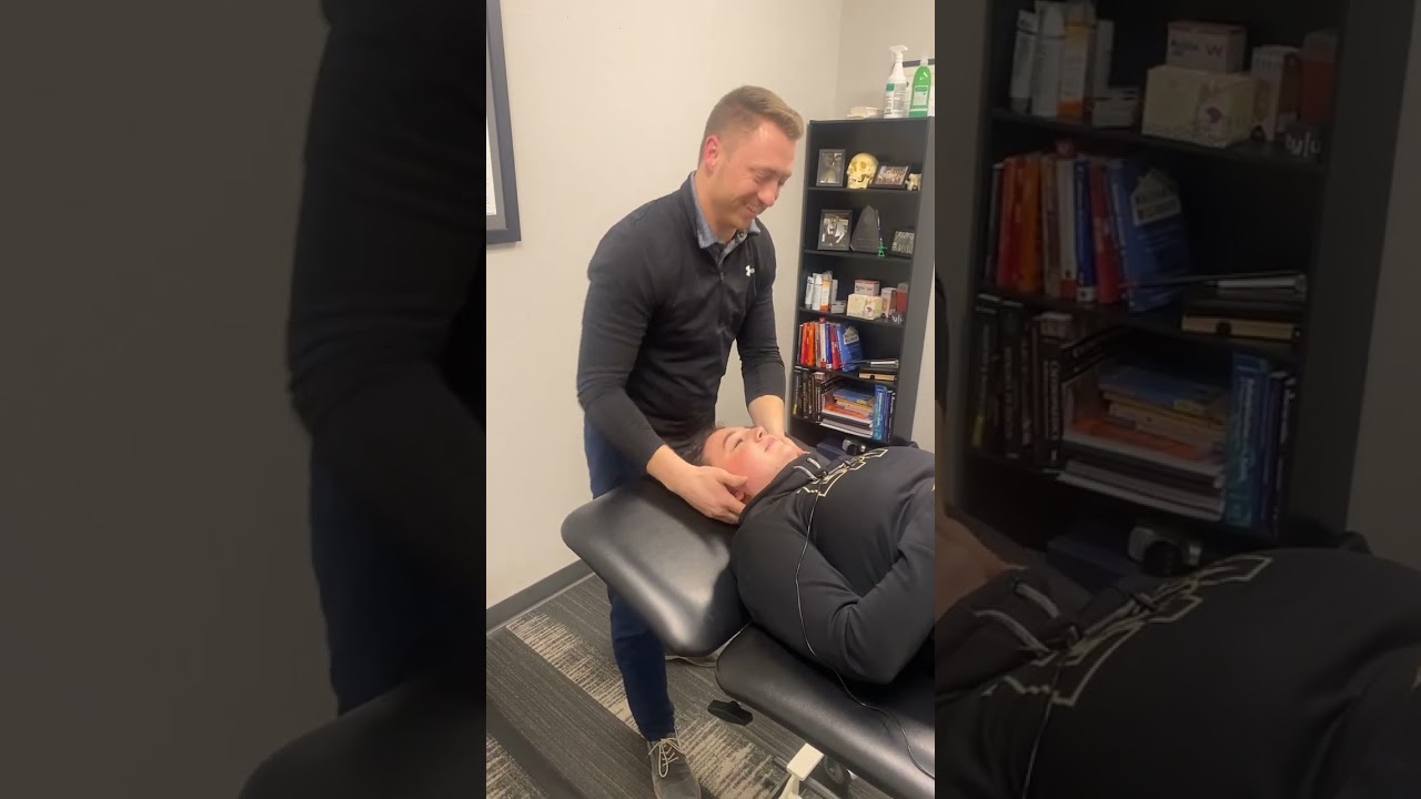 Omaha, Nebraska Chiropractic Adjustment for Pinched Nerve