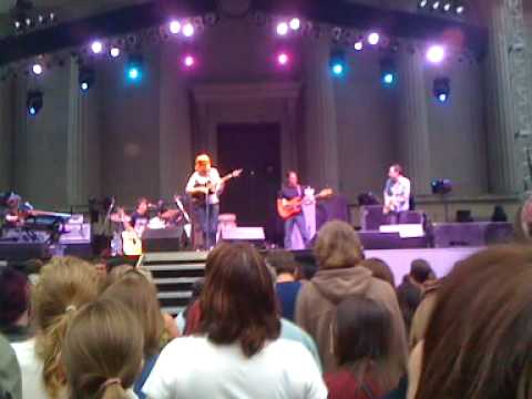 Brett Dennen's New Single "Sydney, I'll Come Runnin"