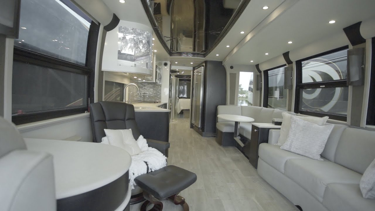 SOLD | Prevost 2007 Legendary XLII
