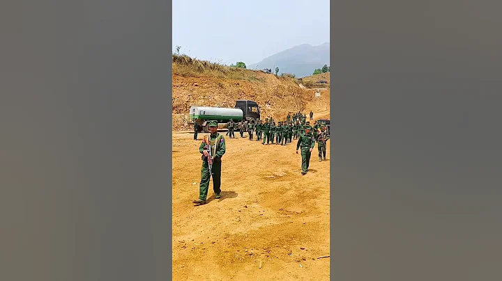 果敢同盟軍司令彭德仁上山，探望犧牲的戰士#果敢同盟軍#緬北 #緬甸戰事#MNDAA - 天天要聞