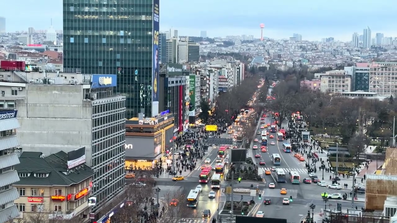 İzmir caddesi ve Kızılay.