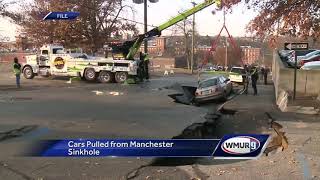 Cars pulled from sinkhole after Manchester water main break