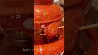 YOU’LL NEVER EAT STRAWBERRIES THE SAME WAY AGAIN AFTER SEEING THIS😱