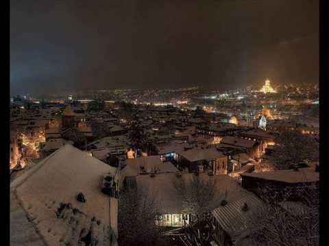 პატარა გოგო და პატარა მთაწმინდა გენო ნადირაშვილი (ორერა)