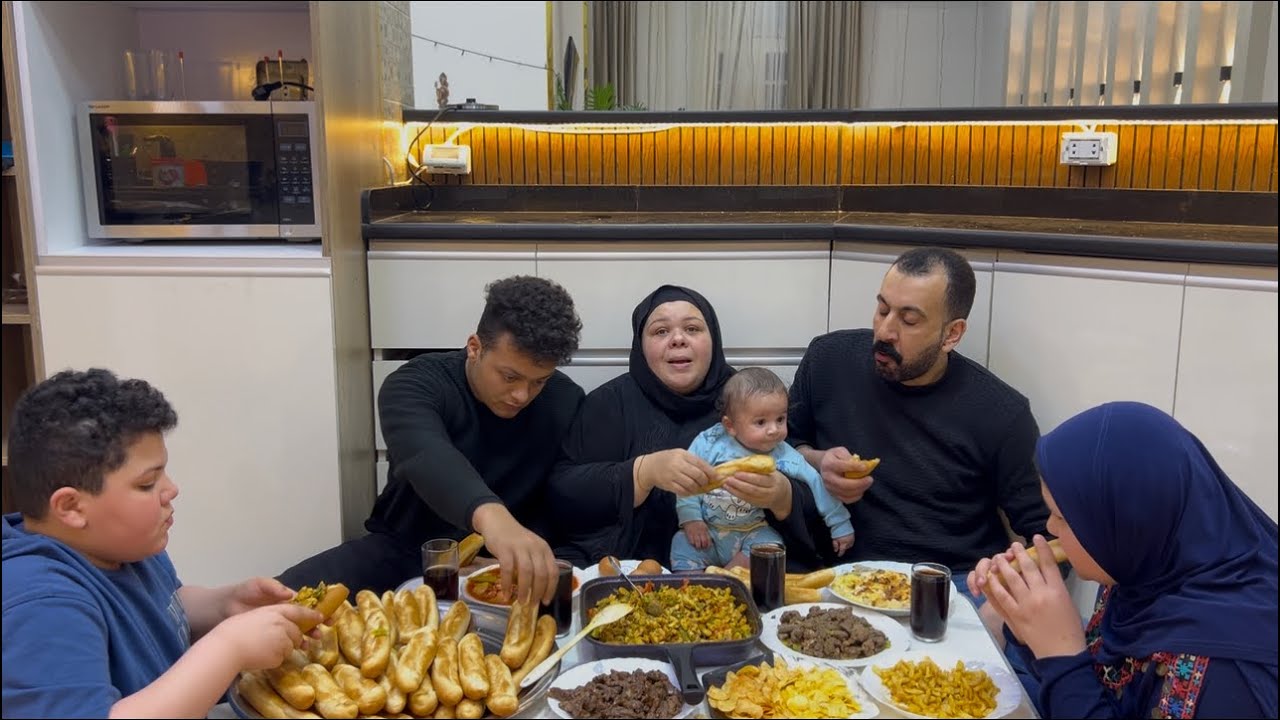 ام جني ياقعدين اكفيكم شر الجاين لميت مالي وحالي وقلت اخلص قبل العيد لان الوقت بيجري زي الرهوان😭