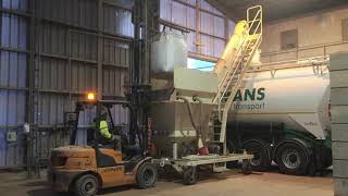 Loading a dusty product with the Dino bulk truck loader