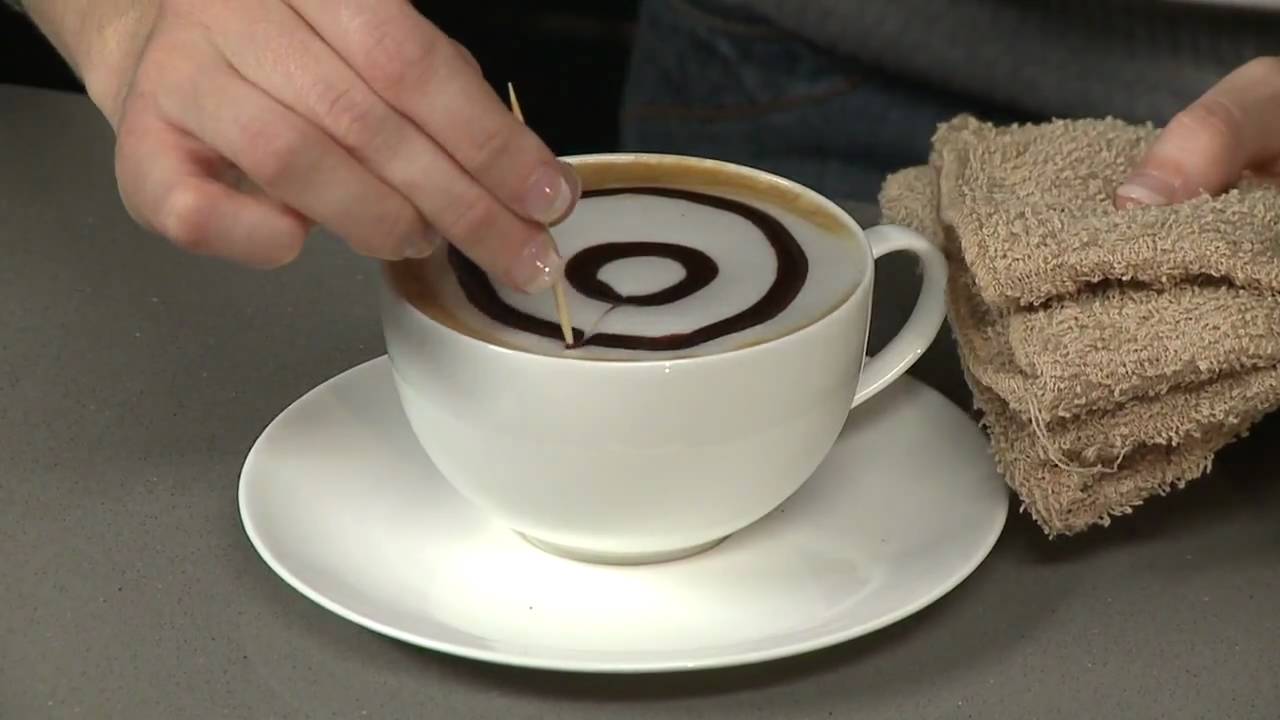 Cómo hacer dibujos en el café con espuma (a mano y con plantillas)