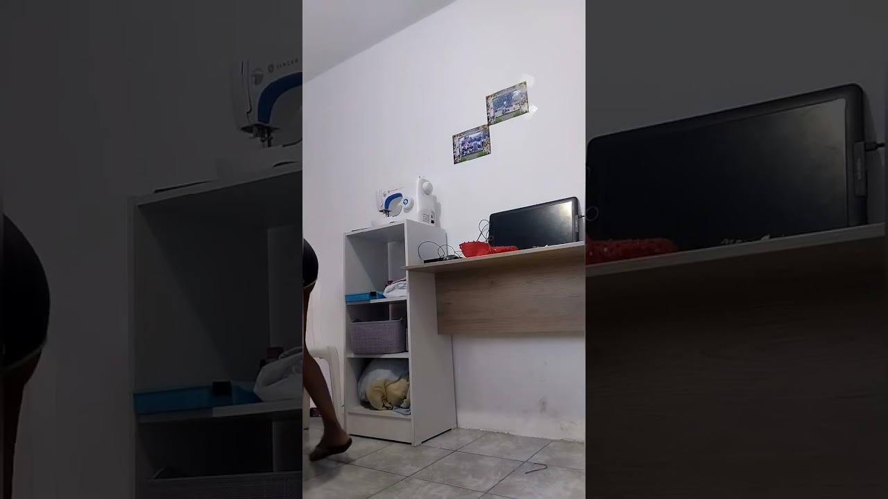 Hola mis amores miren mi vecino deja una cámara en mi habitación