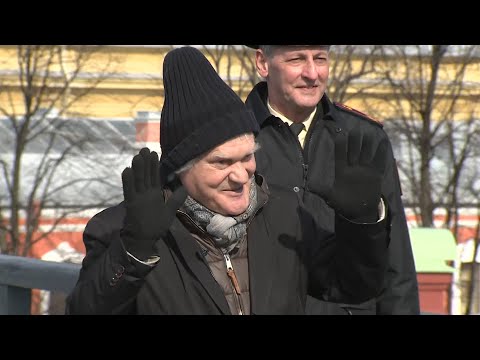 Юрий Куклачев произвел полуденный выстрел в Петербурге