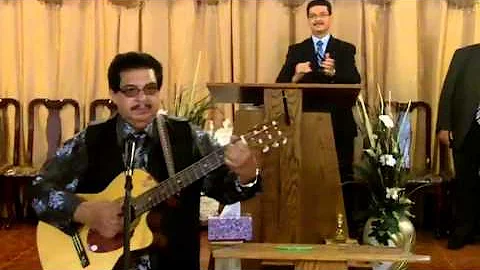 100 0296 HNO LUIS MONTALVO ADORANDO PREDICADOR Y C...