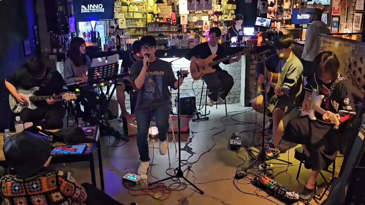 Oasis - Don`t look back in anger (covered by INNO Hostel`s band)