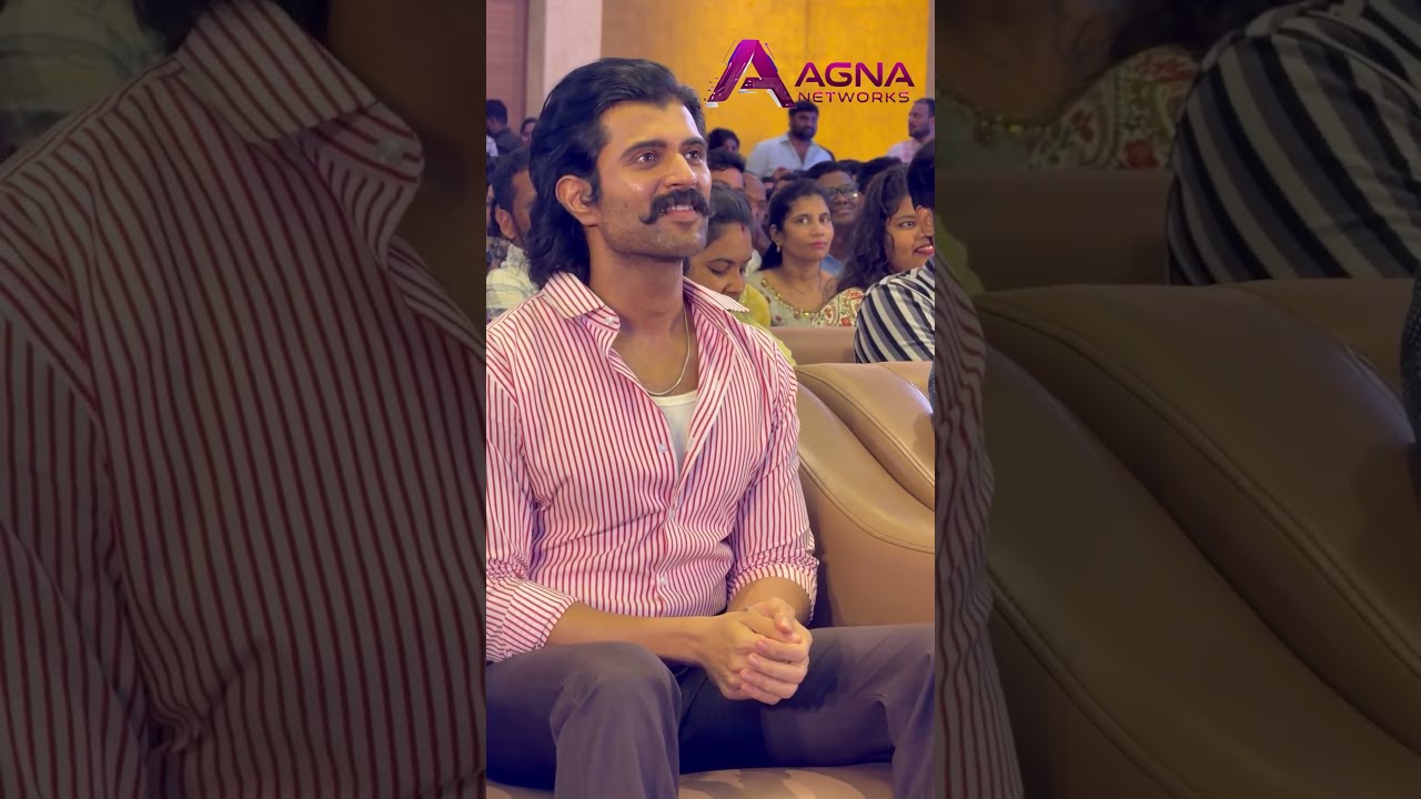 Vijay Deverakonda Mass Entry at Movie Event | Fans Go Crazy!