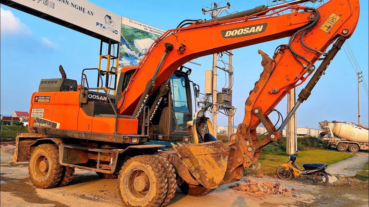 MÁY XÚC DOOSAN 140-5K ĐẸP LONG LANH CHO XE MÁY VÀO GẦU, CẨU GẠCH, CẨU VẬT TƯ | EXCAVATOR 4K ULTRA HD