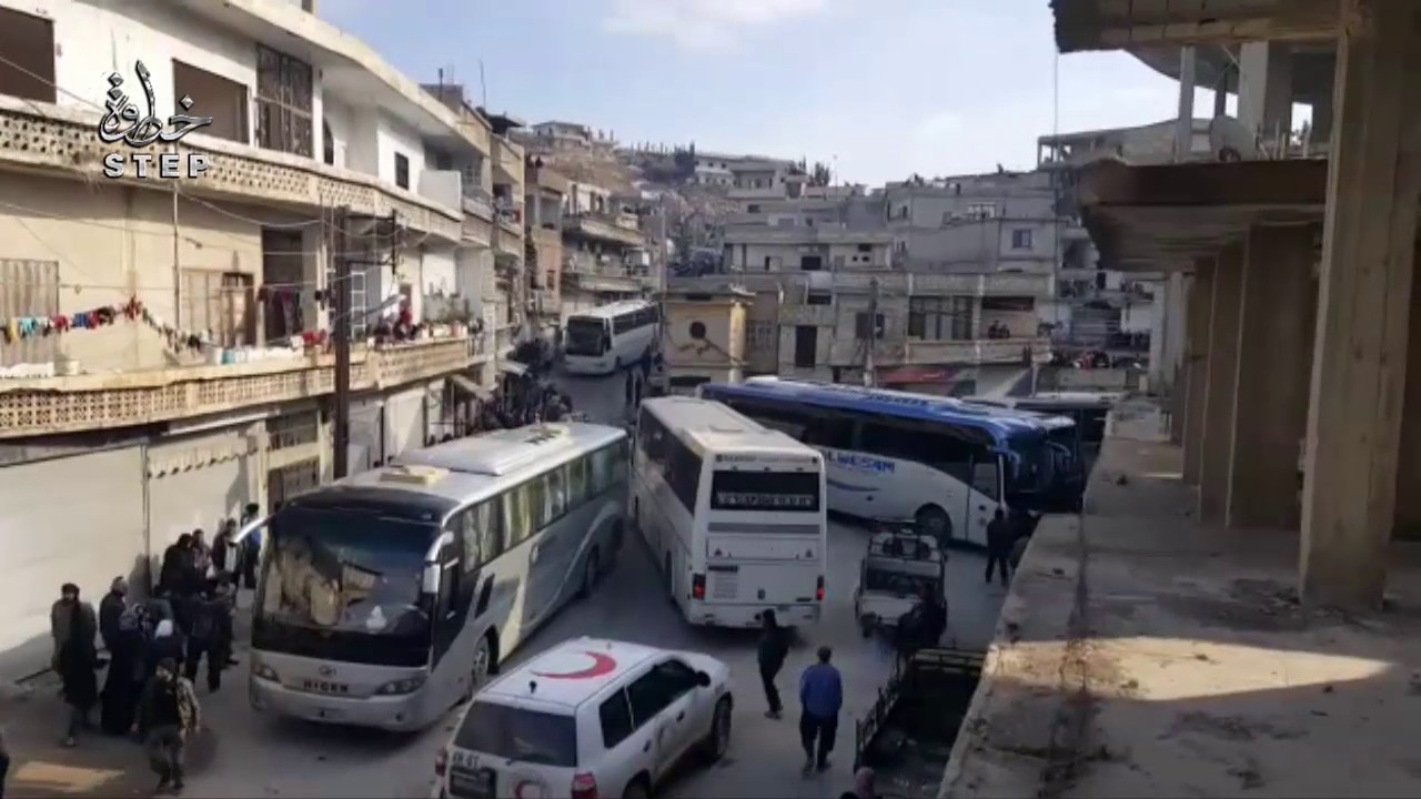 دخول وخروج الحافلات الى قريتي دير قانون ودير مقرن في وادي بردى لنقل المقاتلين وعوائلهم الى ادلب