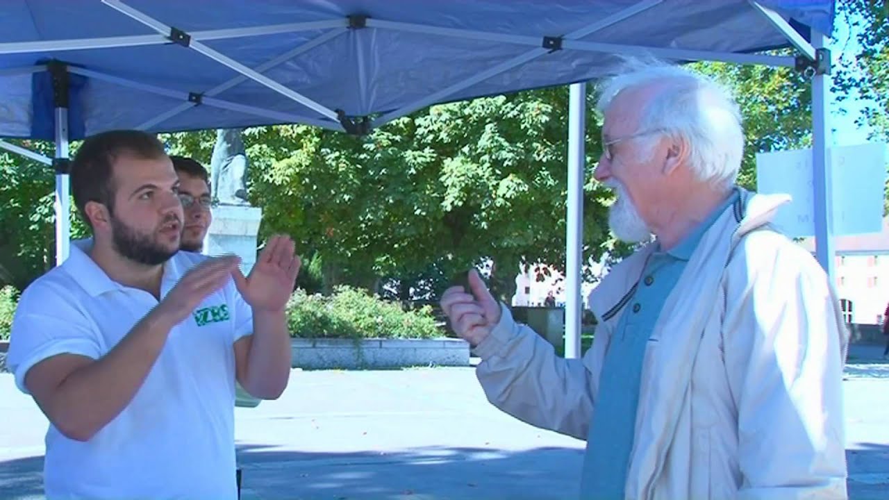 Infostände über Islam in der Schweiz