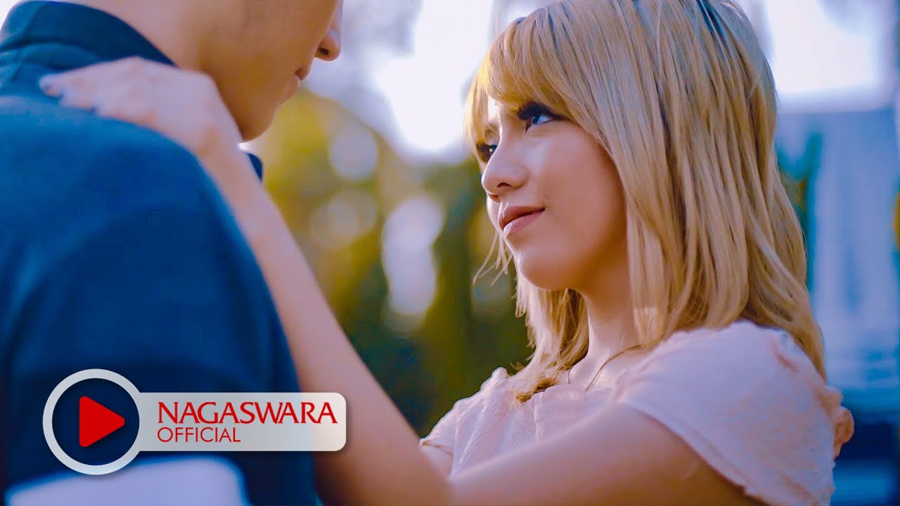 Selvy Gokuji - Digigit Ular (Official Music Video NAGASWARA) #music aplicaciones para hacer videos