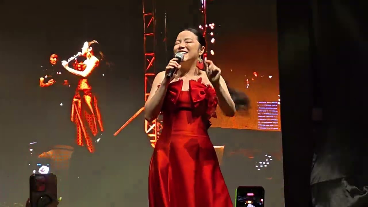 第19届黄金年华敬老龙村宴16.0～🎇张水蓉在舞台上表演～🥰🎆❤️‍🔥👍💯💝🎇