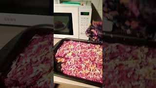 Очень вкусный салат шуба получился! Правда внутри красная рыбка) С селёдкой лучше конечно)