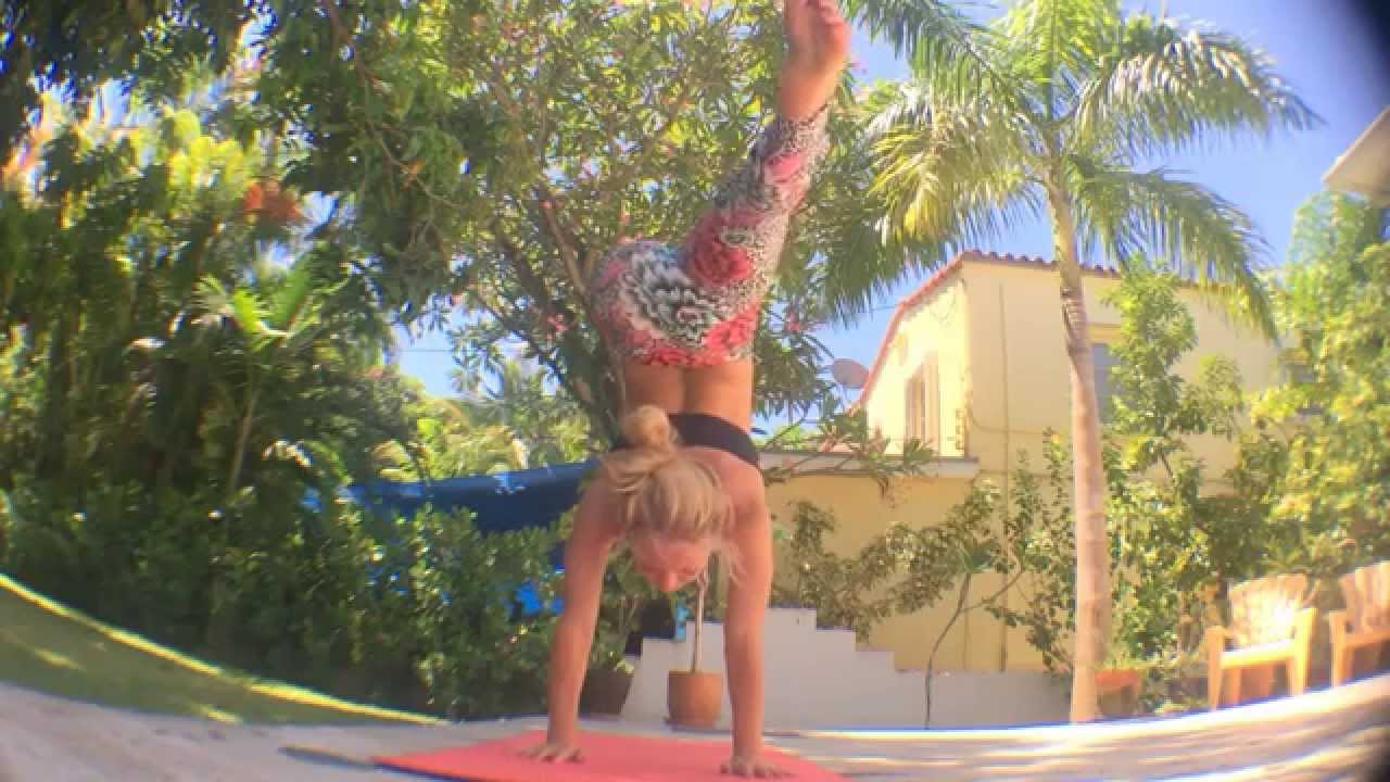 handstand atcoder Miami Yoga: Yoga in Style! Rock n Roll Inspired Leggings