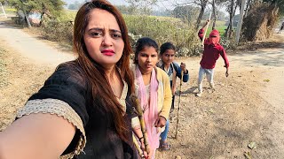 Gaon Ke Kheto Me Chori Gone Wrong  Ek Admi Lathi Leke Piche Pad Gaya