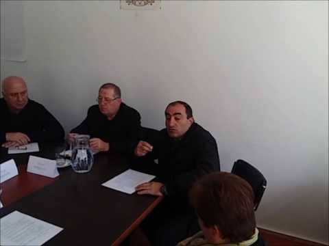 ლენტეხის გამგებელი ჟურნალისტს \"ჭკუას ასწავლის\"