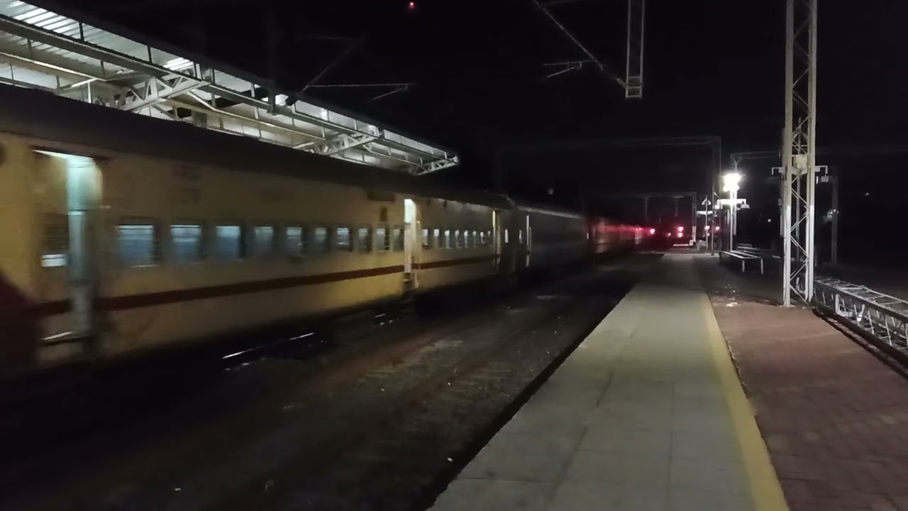 59023 MUMBAI CENTRAL VALSAD PASSENGER ARRIVAL AT UMBERGAON ROAD