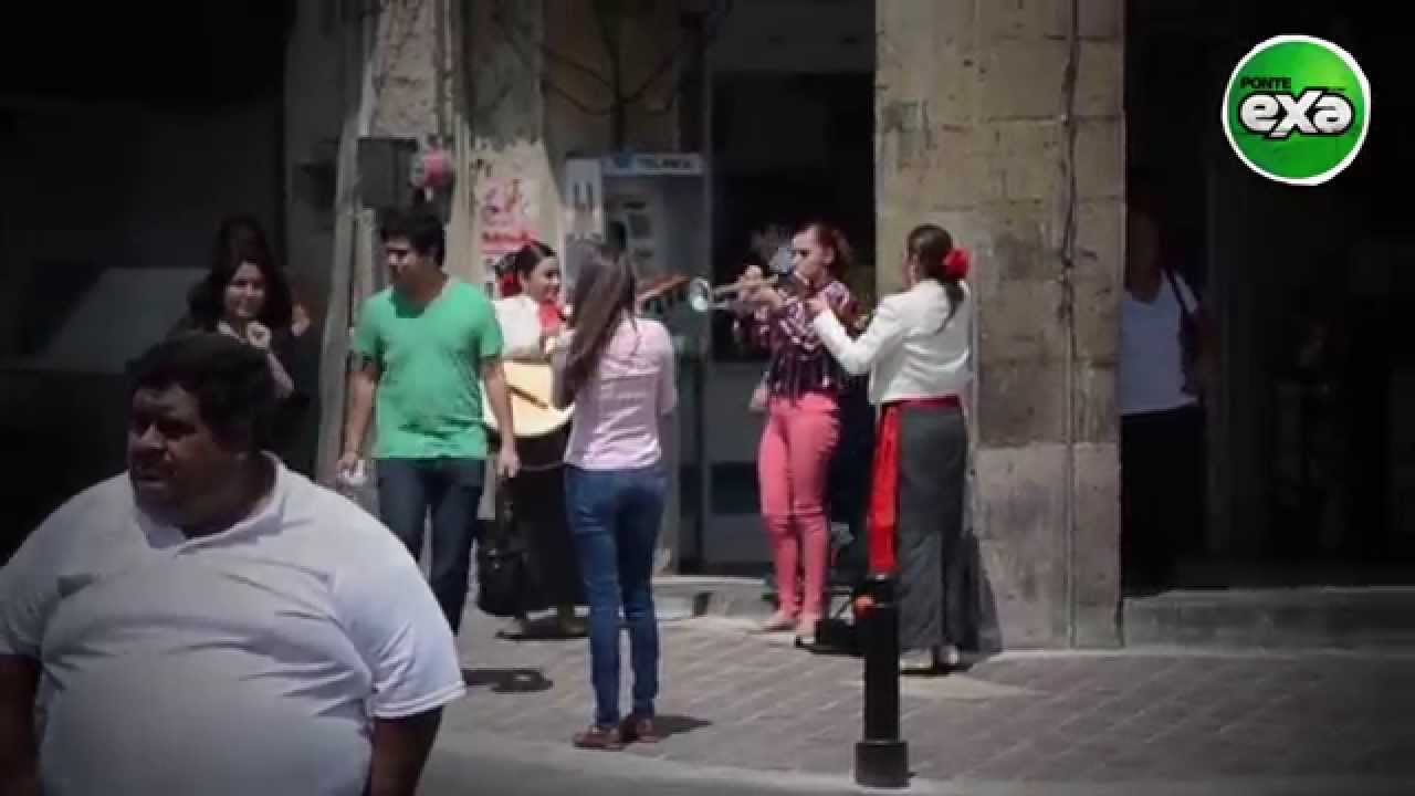 Una chica trompetista te hará sentir muy mexicano