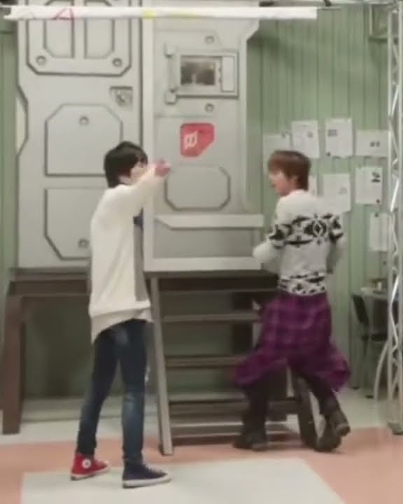 momen lucu Kiryu Sento Dan banjou ryuga saat menunggu botol baru